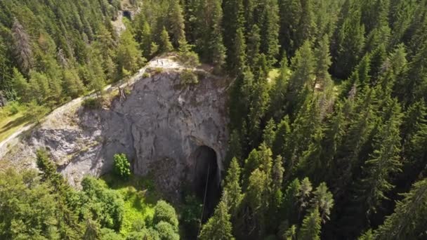 Chudniteストーブの空中ビュー 素晴らしい橋 ブルガリア 4Kにある天然のアーチと洞窟 — ストック動画