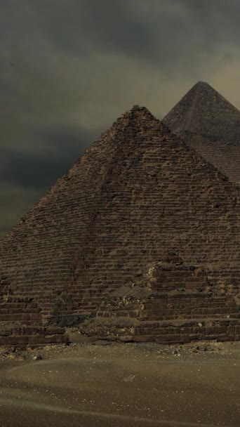 Timelapse Sunset Clouds Great Pyramids Giza Cairo Egypt Vertical Video — Stockvideo