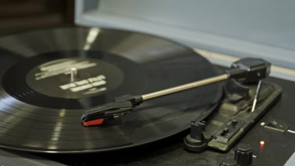 Muziekdraaitafel Oude Vinylplatenspeler Draaiend Naald Vinylplaat — Stockvideo