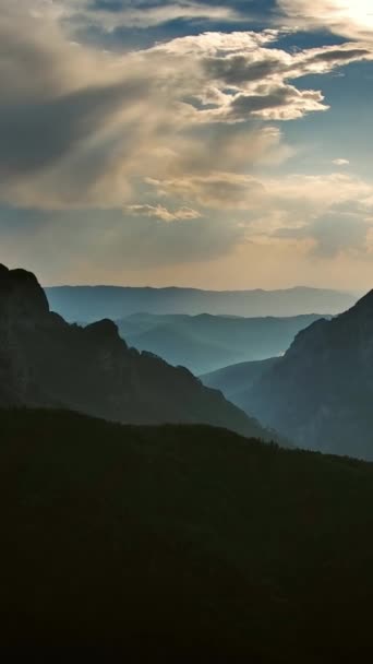 Luchtfoto Van Prachtige Zonsondergang Rokerige Bergen Nationaal Park Sutjeska Bosnië — Stockvideo