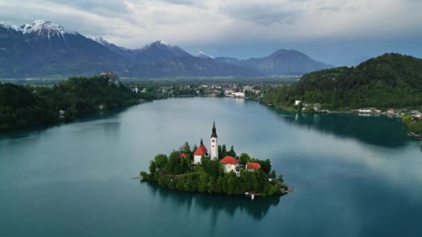 Vista Aérea Torno Lago Bled Com Igreja Peregrinação Assunção Maria — Vídeo de Stock