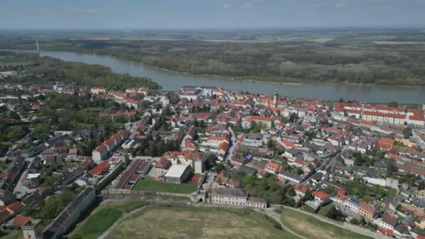 Αεροφωτογραφία Της Πόλης Hainburg Der Donau Και Του Ποταμού Δούναβη — Αρχείο Βίντεο