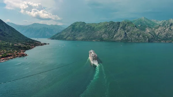 Luchtfoto Van Cruiseschip Baai Van Kotor Montenegro — Stockfoto