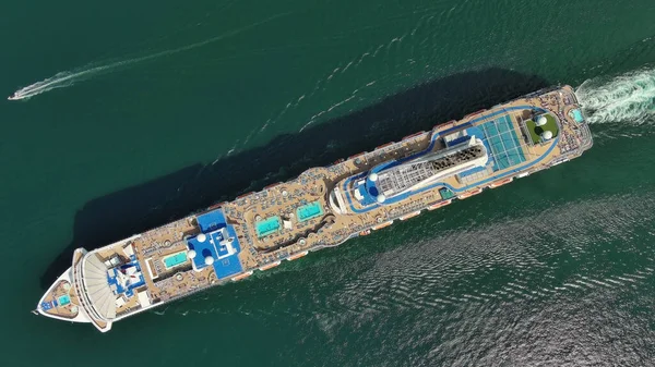 Aerial Top View Sailing Large Cruise Ship Sea — Stock Photo, Image