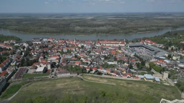 Αεροφωτογραφία Του Ερειπωμένου Κάστρου Στο Λόφο Την Πόλη Hainburg Der — Αρχείο Βίντεο