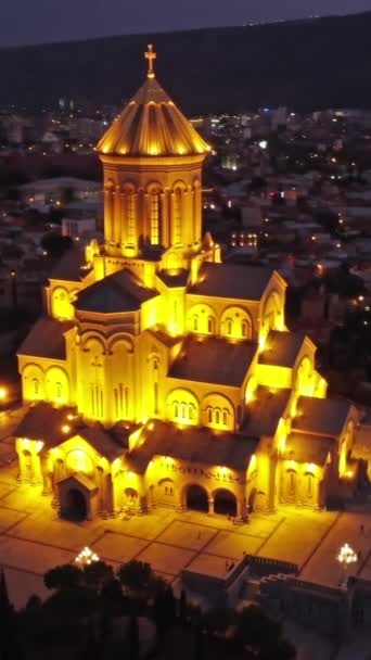 Luchtfoto Rondom Uitzicht Heilige Drie Eenheid Kathedraal Tsminda Sameba Kerk — Stockvideo
