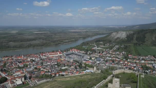 Vista Aérea Del Castillo Ruinas Colina Ciudad Hainburg Der Donau — Vídeos de Stock