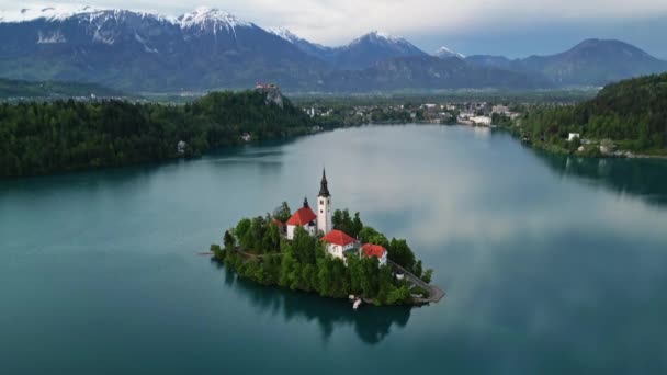 Vista Aérea Lago Bled Com Igreja Peregrinação Assunção Maria Uma — Vídeo de Stock