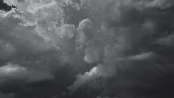 Nuages Tempête Sombres Dramatiques Déplacent Rapidement — Video