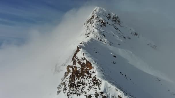 Aerial Körül Kilátás Hegyvidéki Táj Felhők Alpok Hegyek Ausztria — Stock videók