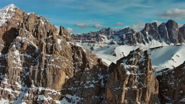 意大利白云石 日落时分 空中俯瞰着美丽的岩石山 — 图库视频影像