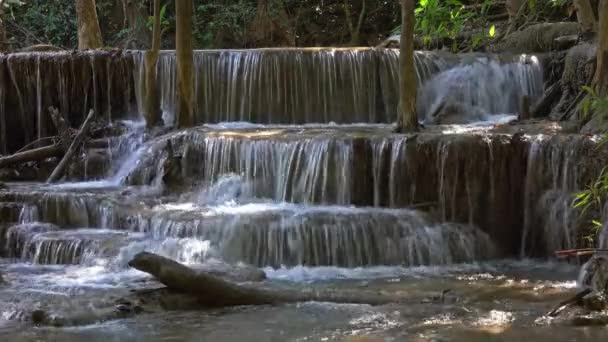 Huai Mae Khamin Cachoeira Floresta Tropical Província Kanchanaburi Tailândia — Vídeo de Stock