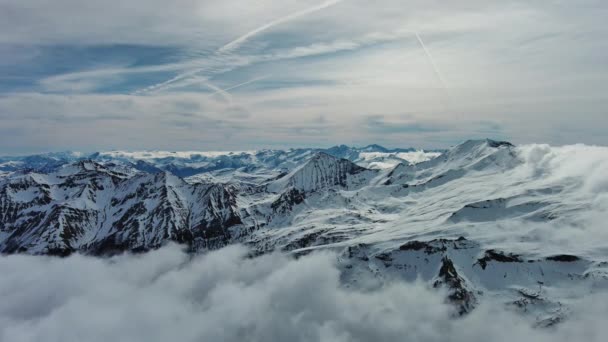 Luchtfoto Van Sneeuw Bergketen Landschap Met Wolken Alpen Oostenrijk — Stockvideo