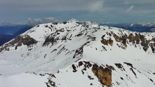 Widok Lotu Ptaka Krajobraz Góry Śniegu Chmurami Alpy Austria — Wideo stockowe