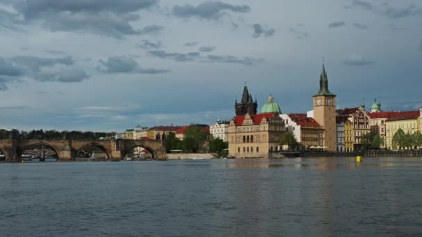 Старый Город Прага Карлов Мост Река Влтава Городской Пейзаж — стоковое видео