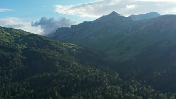 Volando Cerca Del Monte Oshten Verano Adygea Montañas Del Cáucaso — Vídeos de Stock