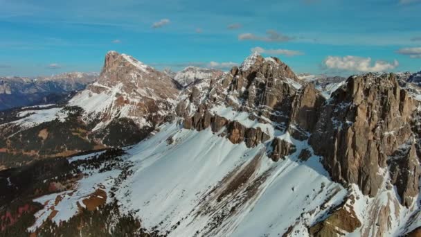 Vista Panorámica Aérea Increíbles Montañas Rocosas Nieve Atardecer Dolomitas Italia — Vídeos de Stock
