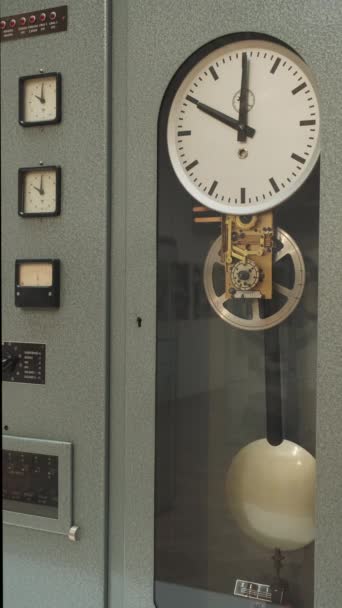 Vieille Horloge Pendule Ampèremètre Ampèremètre Vintage Instrument Mesure Temps Électricité — Video