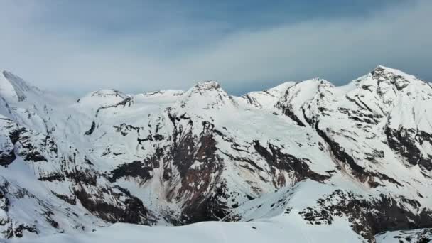 Widok Lotu Ptaka Krajobraz Góry Śniegu Chmurami Alpy Austria — Wideo stockowe