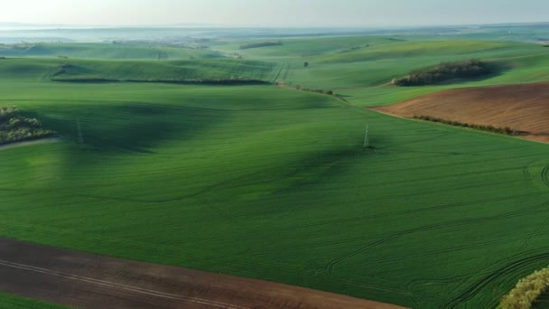 Vista Aérea Increíbles Colinas Verdes Onduladas Con Campos Agrícolas Primavera — Vídeos de Stock