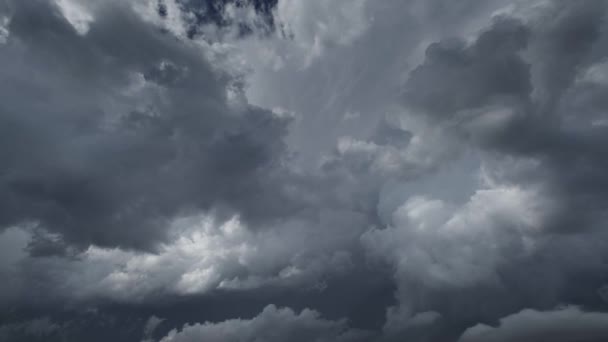 Nuvens Tempestade Escura Dramáticas Estão Movendo Rápido — Vídeo de Stock