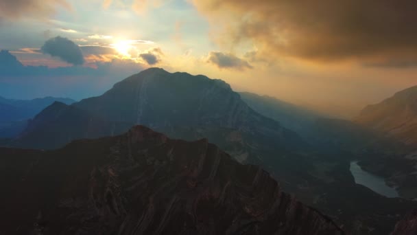 Luftaufnahme Eines Spektakulären Sonnenuntergangs Über Dem Bergtal Schöne Aussicht Durmitor — Stockvideo