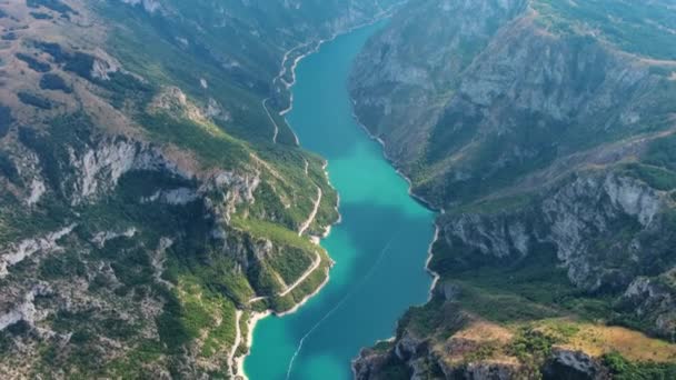 Luchtfoto Van Prachtige Piva Rivier Canyon Met Stuwmeer Piva Lake — Stockvideo
