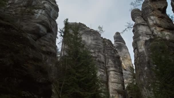 ボヘミア チェコ共和国 パノラマ4Kのブロムーフ高地にあるアドルスパッチ テイロス山岳公園の一部 — ストック動画