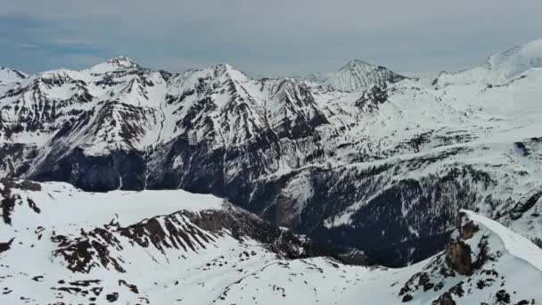 Luchtfoto Van Sneeuw Bergketen Landschap Met Wolken Alpen Oostenrijk Panorama — Stockvideo