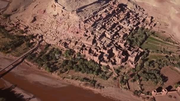 摩洛哥阿特拉斯山脉Kasbah Ait Ben Haddou的空中俯视图 — 图库视频影像
