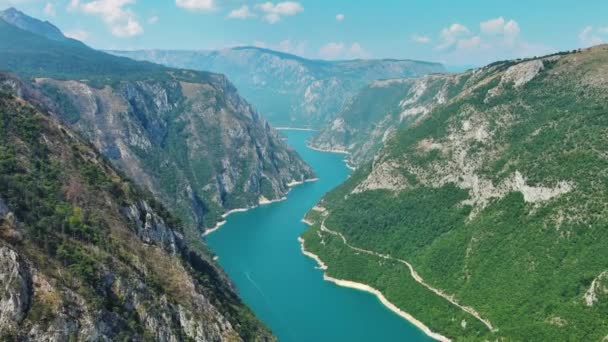Вид Воздуха Красивый Каньон Реки Пива Водохранилищем Пива Озеро Пивско — стоковое видео