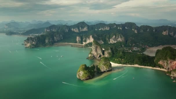 Vue Aérienne Lagon Tropical Turquoise Plage Entre Les Rochers Les — Video