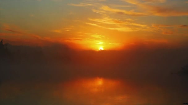 Landscape Dengan Matahari Terbit Cky Atas Sungai Musim Panas Timelapse — Stok Video