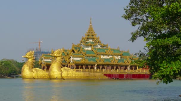 Floating Barge Karaweik Yangon Μιανμάρ Βιρμανία — Αρχείο Βίντεο