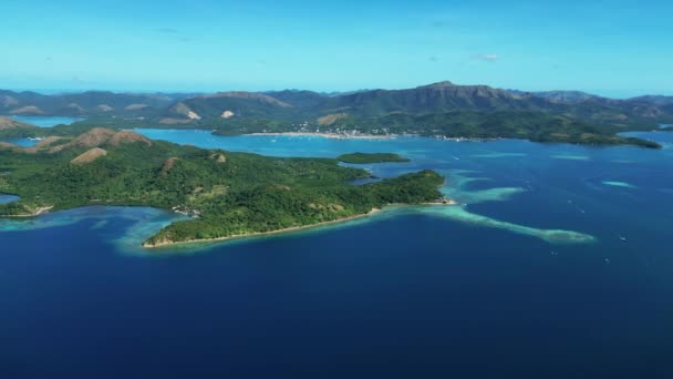 Вид Воздуха Тропический Остров Филиппины Белый Песчаный Пляж Скалы Гор — стоковое видео