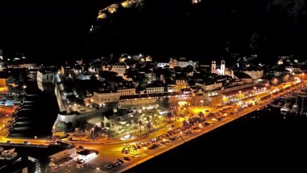 Αεροφωτογραφία Του Διάσημου Old Town Kotor Νύχτα Μαυροβούνιο — Αρχείο Βίντεο