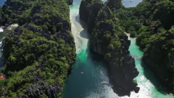 Vue Aérienne Île Tropicale Aux Philippines Bateaux Dans Les Lagunes — Video