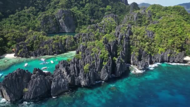 Vue Aérienne Île Tropicale Aux Philippines Bateaux Dans Les Lagunes — Video