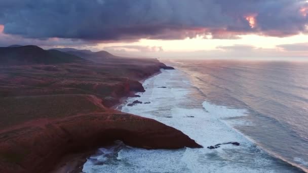 Вид Повітря Пляж Леґіра Арочними Каменями Атлантичному Узбережжі Під Час — стокове відео