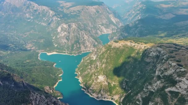 몬테네그로의 저수지 Pivsko Jezero 전망과 아름다운 협곡의 — 비디오