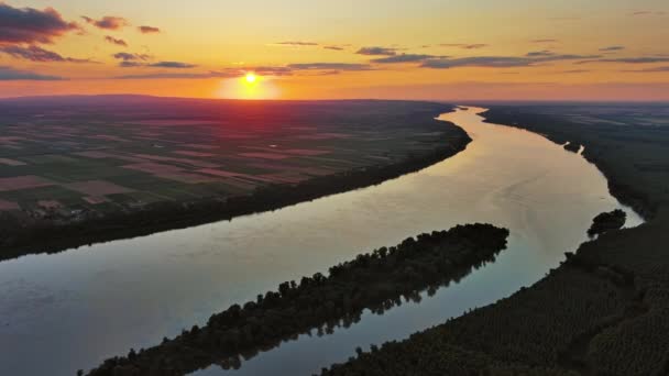 Αεροφωτογραφία Τοπίο Όμορφο Ηλιοβασίλεμα Στον Ποταμό Δούναβη Timelpase — Αρχείο Βίντεο