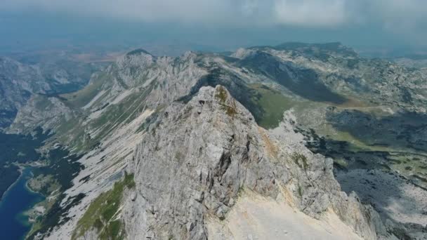 Vliegen Bergen Bobotov Kuk Berg Durmitor Nationaal Park Montenegro Prachtig — Stockvideo