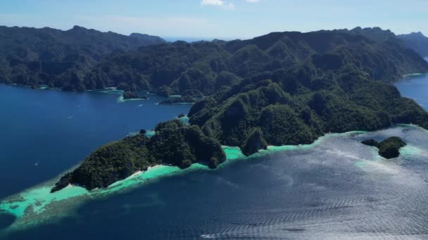 Letecký Pohled Ostrov Coron Tropických Filipín Bílá Písečná Pláž Skalnaté — Stock video