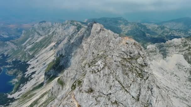 Vliegen Bergen Bobotov Kuk Berg Durmitor Nationaal Park Montenegro Prachtig — Stockvideo