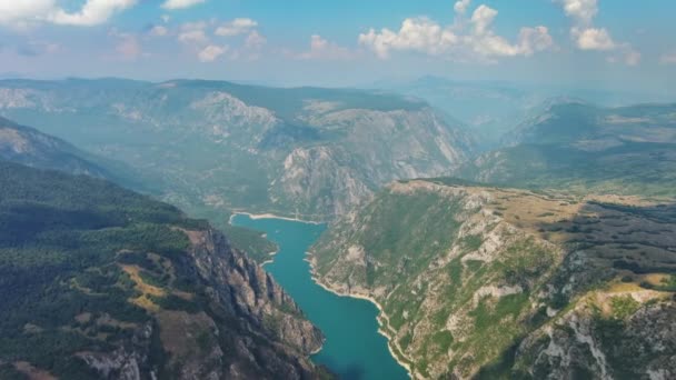 Widok Lotu Ptaka Piękny Kanion Rzeki Piva Zbiornikiem Piva Jezioro — Wideo stockowe