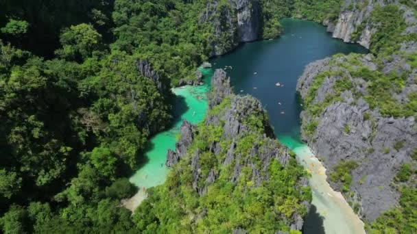 Letecký Pohled Tropický Ostrov Filipínách Lodě Modrých Lagunách Jezerech Bílá — Stock video