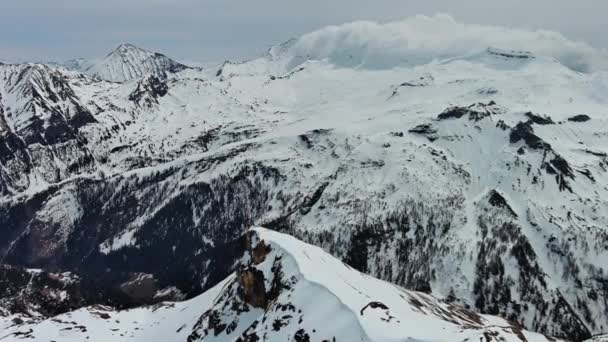 Widok Lotu Ptaka Krajobraz Gór Śniegu Ruchomymi Chmurami Alpy Austria — Wideo stockowe