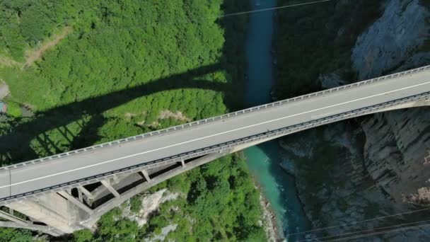 Vzdušný Výhled Obloukový Most Djurdjevica Přes Řeku Tara Severní Černé — Stock video