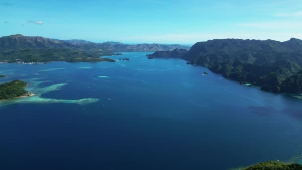 Vista Panorámica Aérea Isla Tropical Filipinas Playa Arena Blanca Rocas — Vídeos de Stock