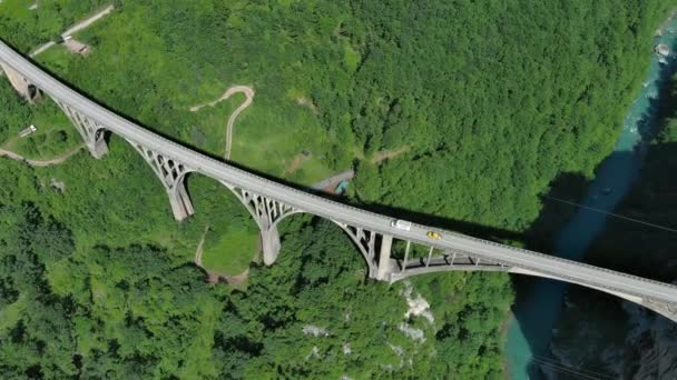 Vista Aérea Superior Ponte Arco Djurdjevica Sobre Rio Tara Norte — Vídeo de Stock